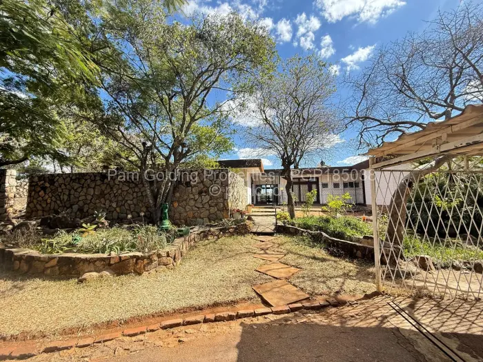 4 Bedroom House for Sale in Burnside, Bulawayo