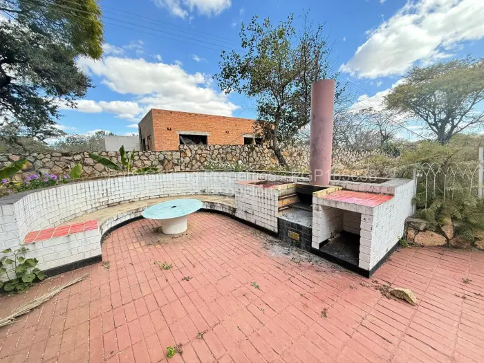4 Bedroom House for Sale in Burnside, Bulawayo