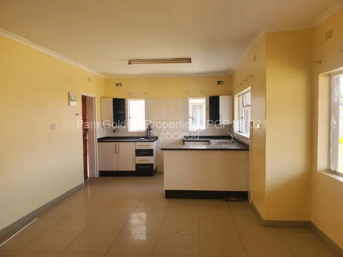 Townhouse/Complex/Cluster for Sale in Hatfield, Harare