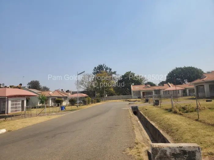 Townhouse/Complex/Cluster for Sale in Hatfield, Harare