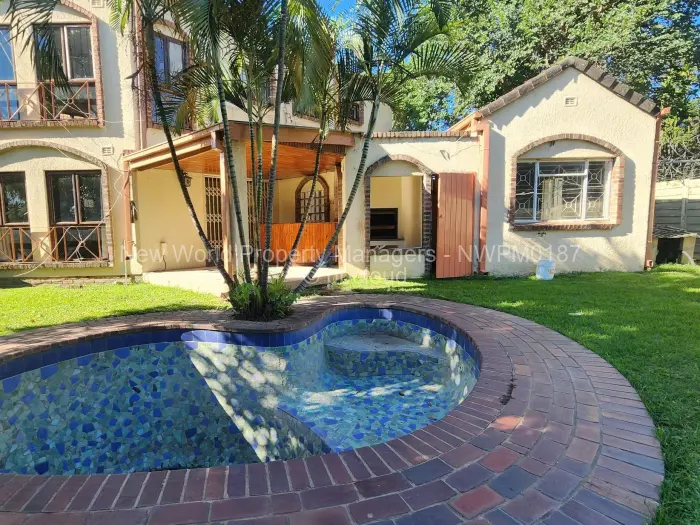 Townhouse/Complex/Cluster to Rent in Newlands