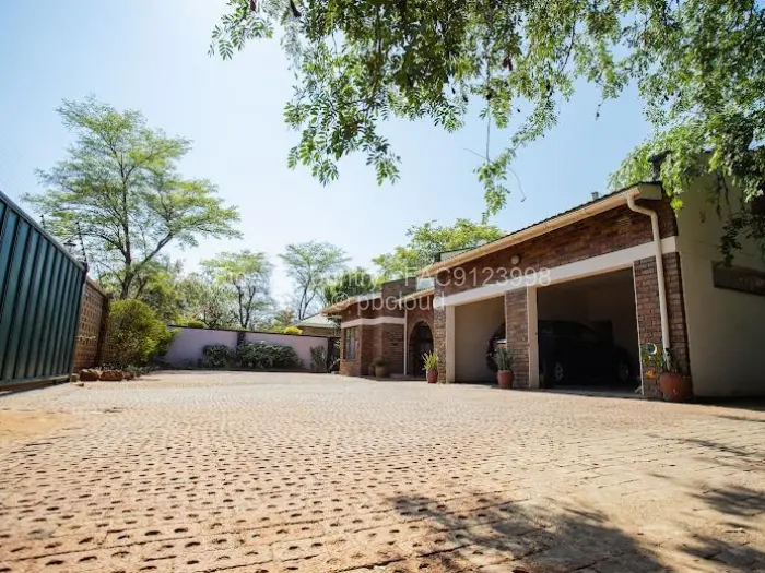 4 Bedroom House for Sale in Victoria Falls, Victoria Falls