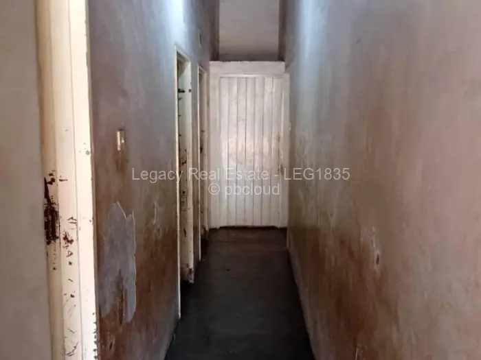 5 Bedroom House for Sale in Mufakose, Harare