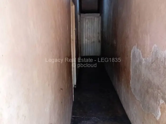 5 Bedroom House for Sale in Mufakose, Harare