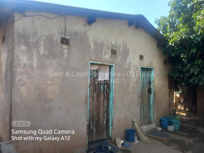 6 Bedroom House for Sale in Glen View, Harare