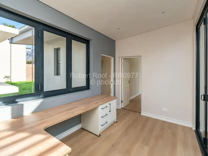Townhouse/Complex/Cluster to Rent in Newlands