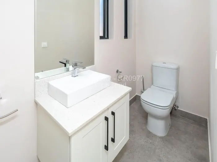 Townhouse/Complex/Cluster to Rent in Newlands