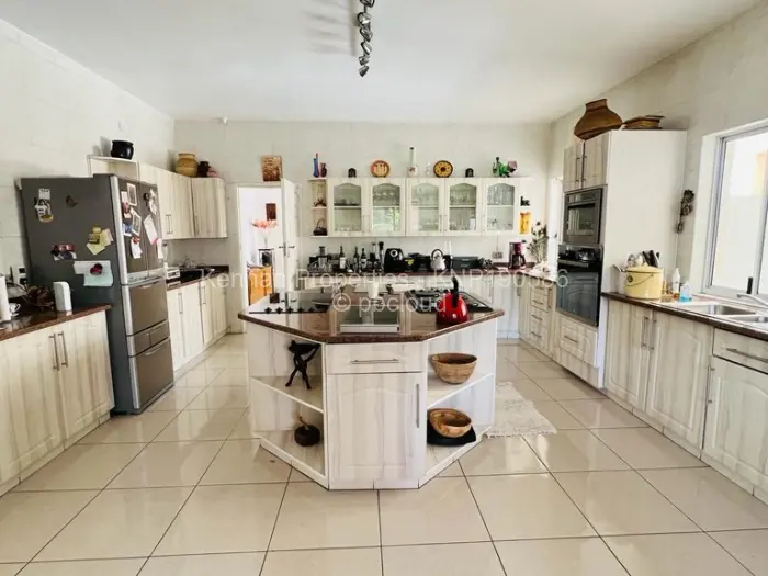 6 Bedroom House for Sale in Mount Pleasant, Harare