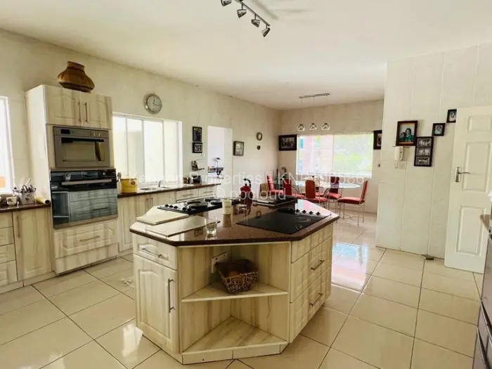 6 Bedroom House for Sale in Mount Pleasant, Harare