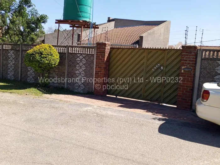 5 Bedroom House for Sale in Mainway Meadows, Harare