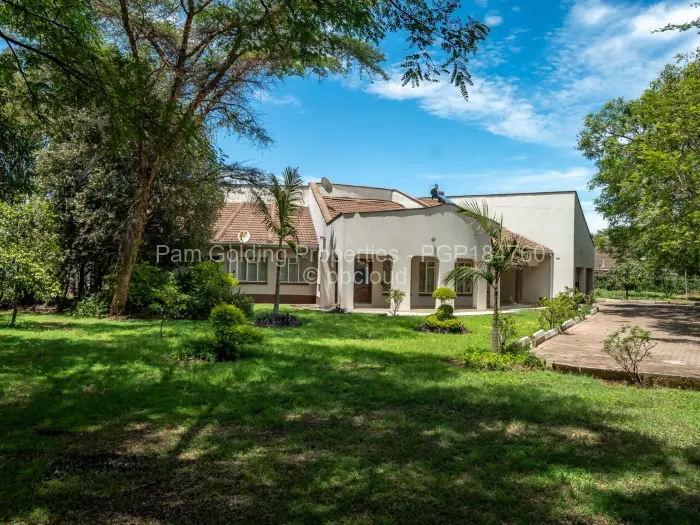 6 Bedroom House for Sale in Avonlea, Harare