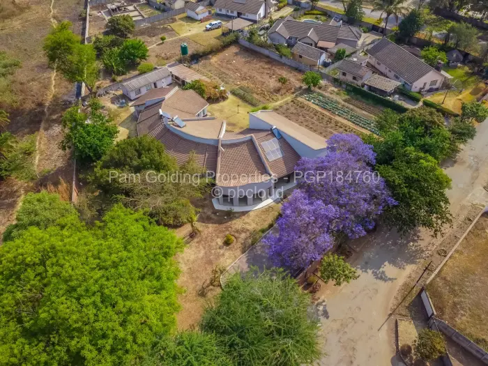 6 Bedroom House for Sale in Avonlea, Harare