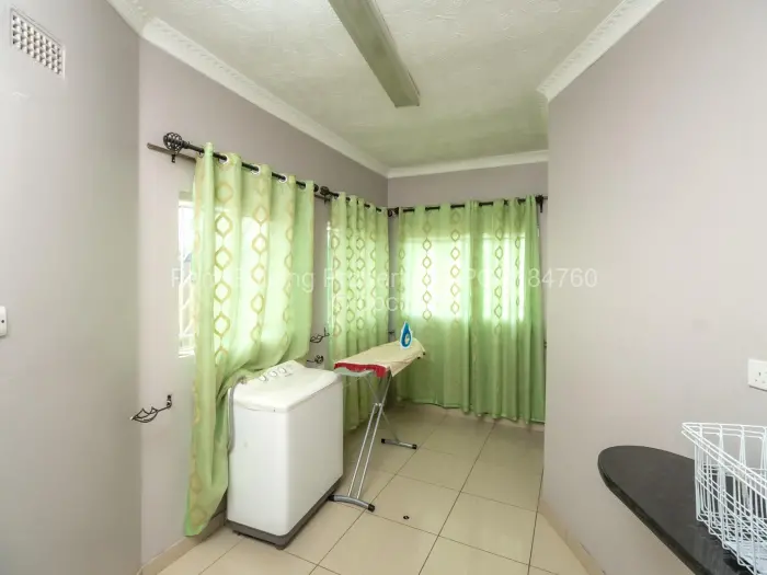 6 Bedroom House for Sale in Avonlea, Harare