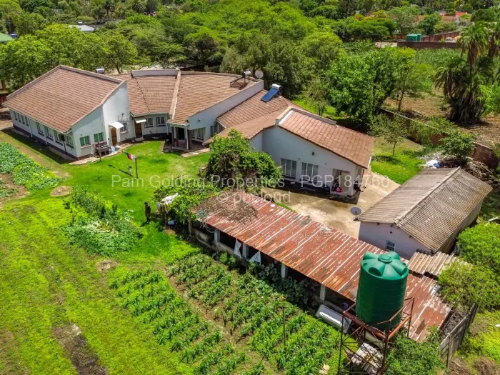 6 Bedroom House for Sale in Avonlea, Harare