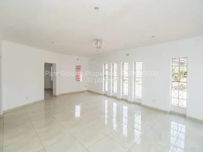 5 Bedroom House for Sale in Mainway Meadows, Harare