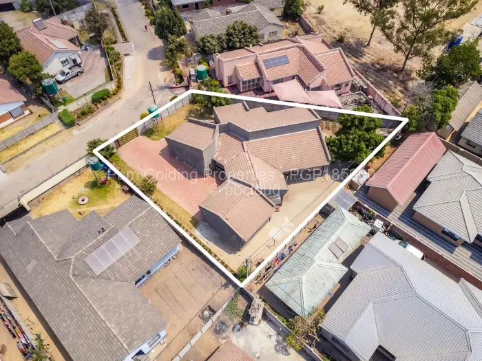 5 Bedroom House for Sale in Mainway Meadows, Harare