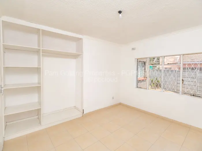 5 Bedroom House for Sale in Mainway Meadows, Harare