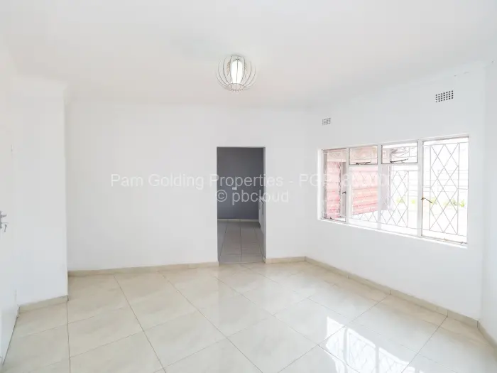 5 Bedroom House for Sale in Mainway Meadows, Harare