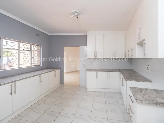 5 Bedroom House for Sale in Mainway Meadows, Harare
