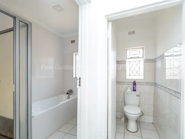 5 Bedroom House for Sale in Mainway Meadows, Harare