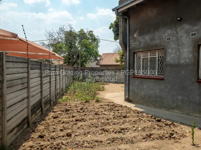 5 Bedroom House for Sale in Mainway Meadows, Harare
