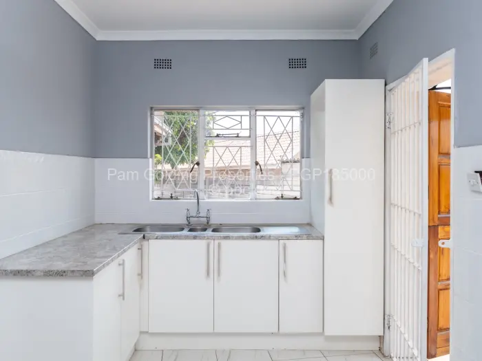 5 Bedroom House for Sale in Mainway Meadows, Harare
