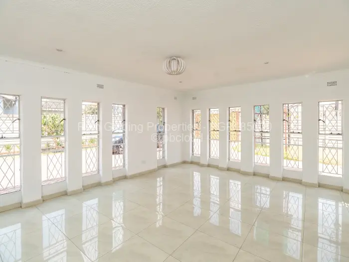 5 Bedroom House for Sale in Mainway Meadows, Harare
