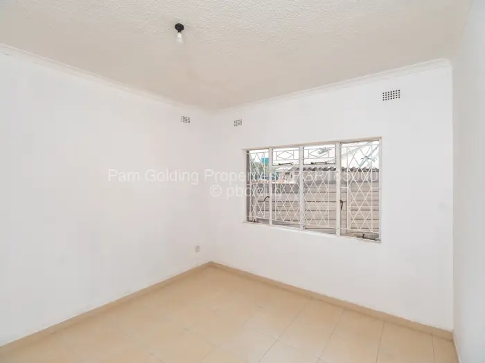 5 Bedroom House for Sale in Mainway Meadows, Harare