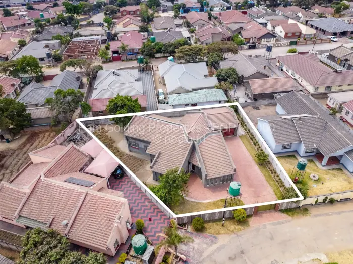 5 Bedroom House for Sale in Mainway Meadows, Harare