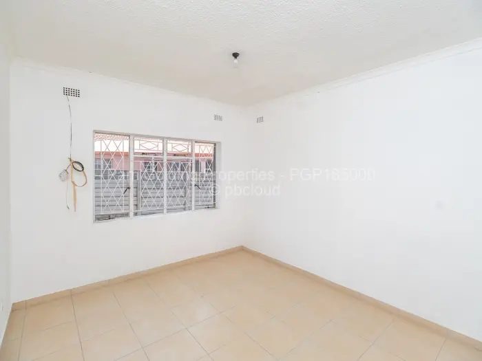 5 Bedroom House for Sale in Mainway Meadows, Harare