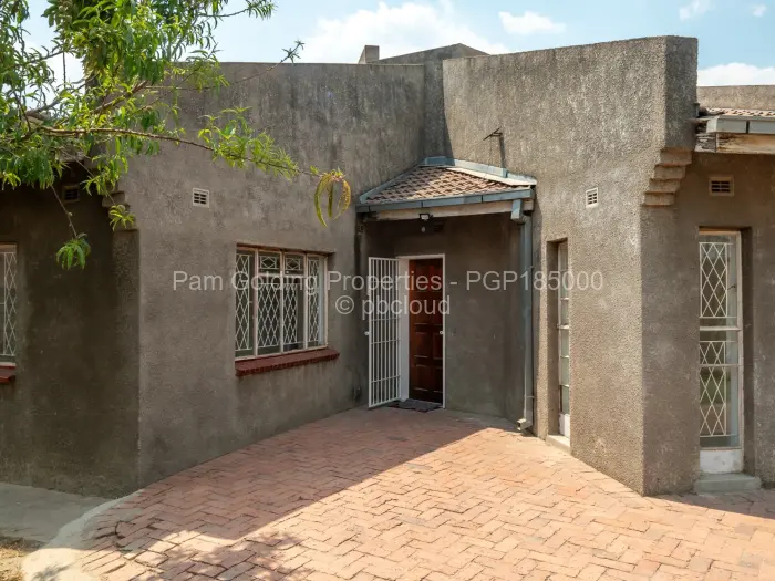 5 Bedroom House for Sale in Mainway Meadows, Harare