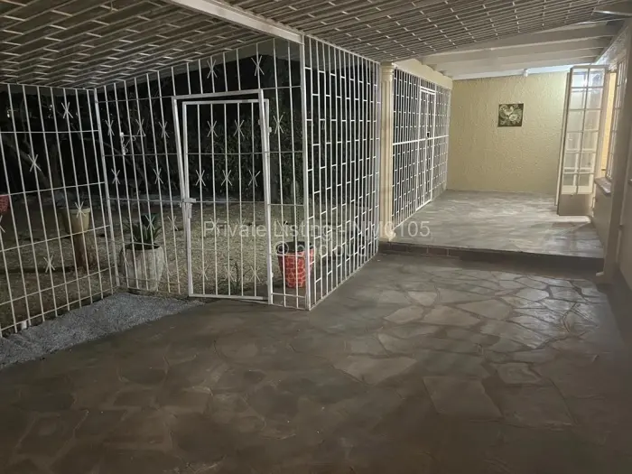 Townhouse/Complex/Cluster to Rent in Borrowdale, Harare