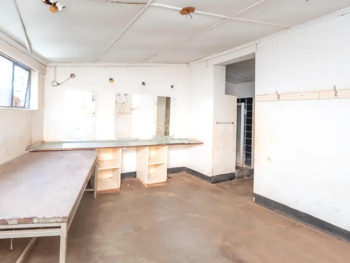 Commercial Stand for Sale in Lake Chivero, Lake Chivero