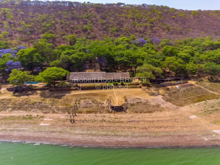 Commercial Stand for Sale in Lake Chivero, Lake Chivero