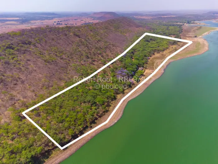 Commercial Stand for Sale in Lake Chivero, Lake Chivero