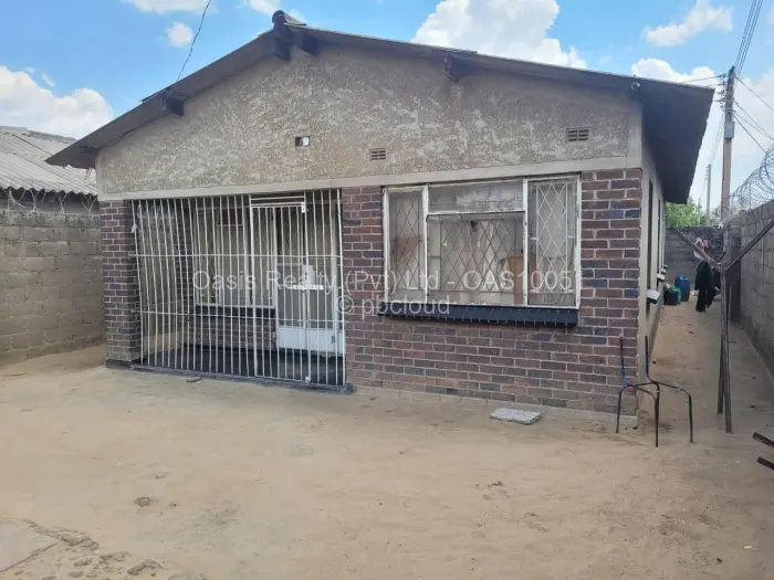 4 Bedroom House for Sale in Chitungwiza, Chitungwiza