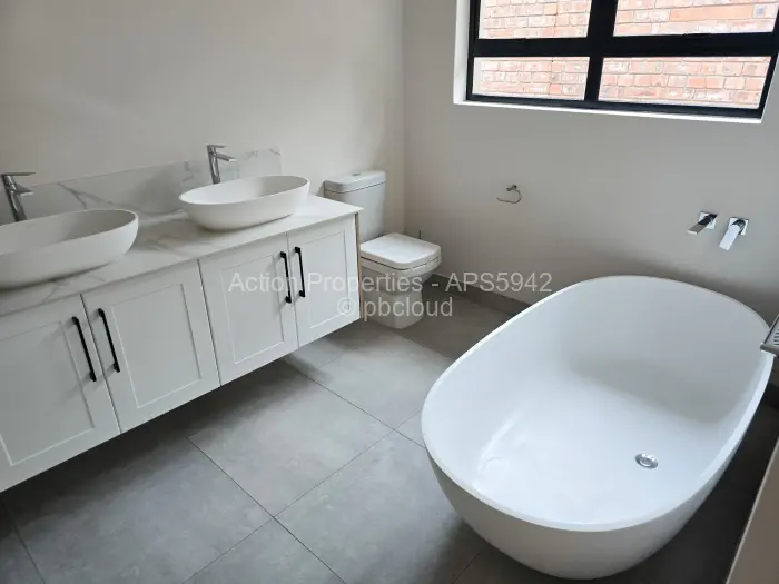 Townhouse/Complex/Cluster for Sale in Newlands, Harare