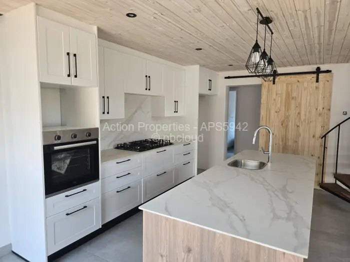 Townhouse/Complex/Cluster for Sale in Newlands, Harare