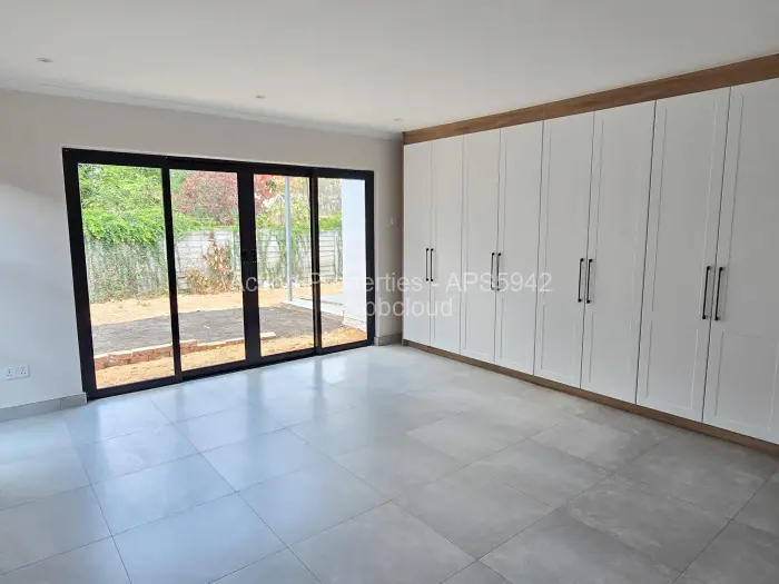 Townhouse/Complex/Cluster for Sale in Newlands, Harare