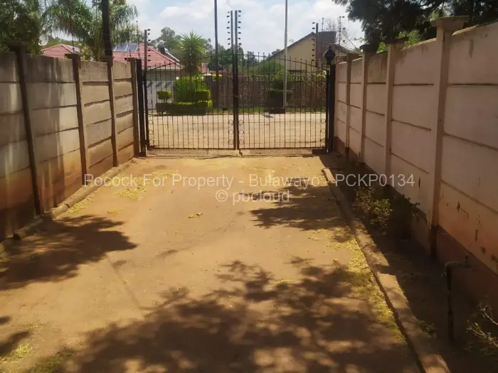 3 Bedroom House for Sale in Montrose Byo, Bulawayo
