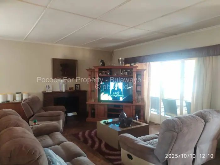 3 Bedroom House for Sale in Montrose Byo, Bulawayo