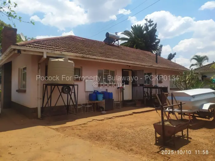 3 Bedroom House for Sale in Montrose Byo, Bulawayo