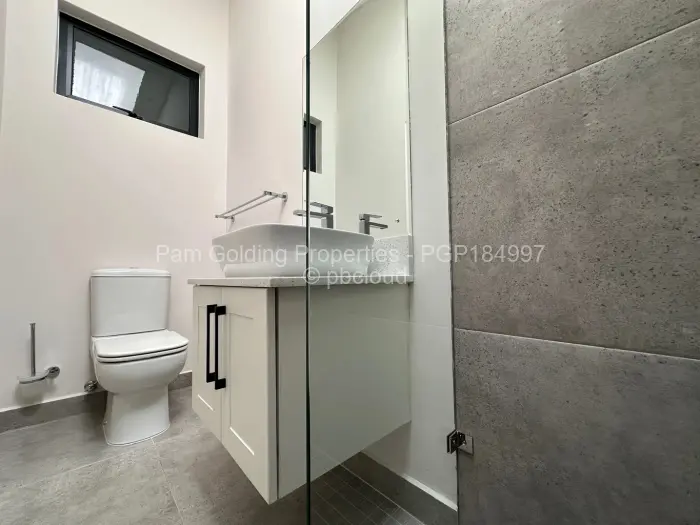 Townhouse/Complex/Cluster to Rent in Newlands