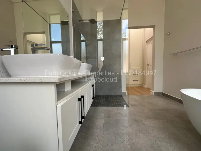 Townhouse/Complex/Cluster to Rent in Newlands