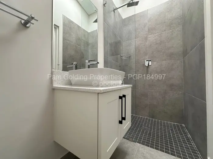 Townhouse/Complex/Cluster to Rent in Newlands