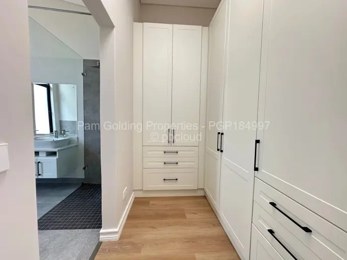 Townhouse/Complex/Cluster to Rent in Newlands