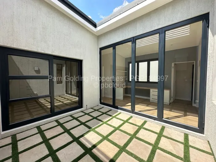 Townhouse/Complex/Cluster to Rent in Newlands