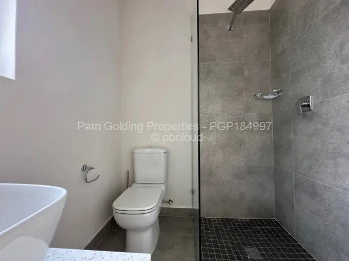 Townhouse/Complex/Cluster to Rent in Newlands