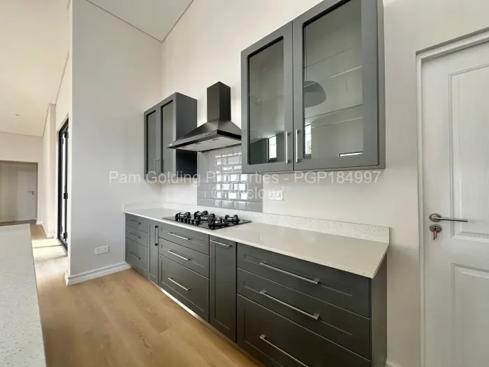 Townhouse/Complex/Cluster to Rent in Newlands
