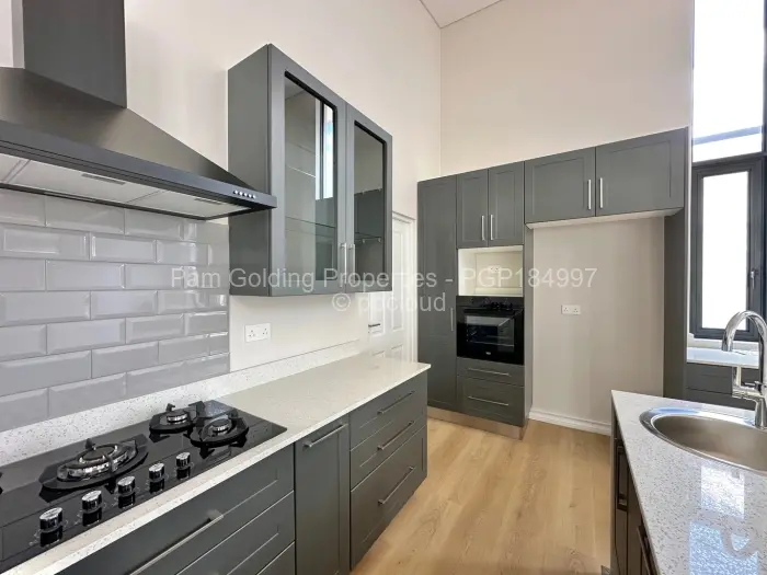 Townhouse/Complex/Cluster to Rent in Newlands